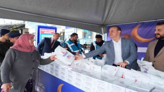 Sancaktepe Belediyesinden vatandaşlara kandil simidi ikramı
