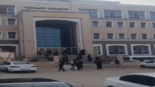 Şanlıurfada adliye önünde husumetli aileler arasında kavga: 16 yaralı, 15 gözaltı