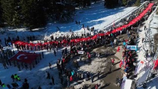 Sarıkamış şehitleri için Kulakkaya Yaylasında Türk bayrağı ile yürüdüler
