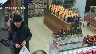 Satın aldığı et karşılığında kasaba verdiği altın sahte çıkan hırsız kamerada