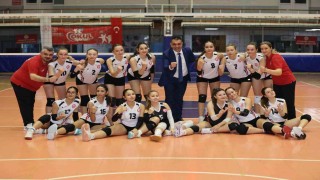 Şehzadeler Belediyesinin yıldız kızları sahada parladı