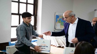 Semt konaklarında okuyan öğrencilere kitap desteği