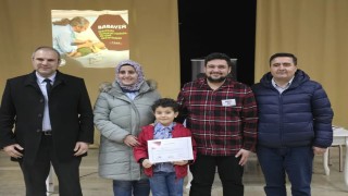 Sertifikalarını çocuklarının ellerinden aldılar