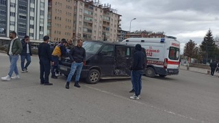 Seydişehirde trafik kazası: 2 yaralı