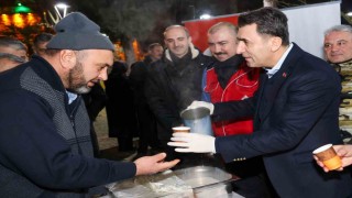 Şeyh Edebali Türbesinde vatandaşlara salep ikramı