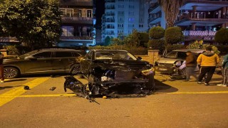 Seyir halindeyken bir başka araca çarpıp kaçtı, ortalık savaş alanına döndü