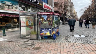 Seyyar esnaf soğuk havadan dolayı kepenk kapattı
