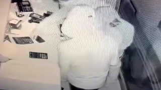 Siirtte iş yerine giren hırsızlar güvenlik kamerasına yakalandı