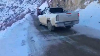 Siirtte köy yollarında tuzlama çalışması yapıldı