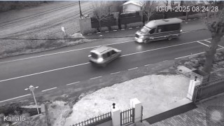 Silivride feci kaza kamerada: Hafif ticari araçla, yolcu minibüsü çarpıştı 10 kişi yaralandı