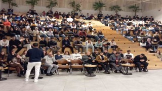 Sınava hazırlanan öğrencilere motivasyon ve eğitim semineri