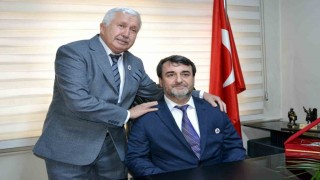 Sıra gençlerde dedi 19 yıllık koltuğunu devretti
