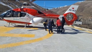 Şırnak ve Bahçesaraydaki hastalar ambulans helikopterle Vana sevk edildi