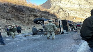 Şırnakta askeri araç devrildi: 2 asker yaralı