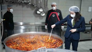 Şırnakta bin vatandaşa her gün 3 çeşit yemek dağıtılıyor