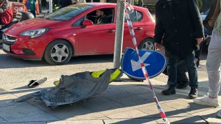Şişlide otomobilin çarptığı motosikletli aracın altında sürüklendi