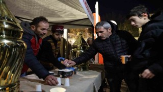 Sivasta Regaip Kandilinde vatandaşlara salep ikramı