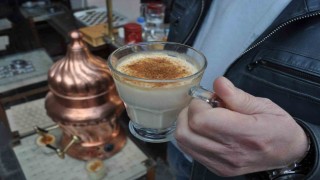 Soğuk havalarda hem eli hem de içi ısıtıyor