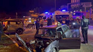 Sökede trafik kazası: Sürücüler ve yolcular yaralandı