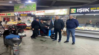 Somalı pazarcılardan engelleri aşan yardım