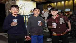 Sultangazi Belediyesinden hastane önünde her akşam sıcak çorba ikramı