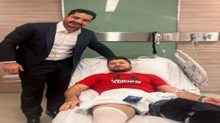 Taha Akgül, ameliyat olan milli güreşçi Ali Cengizi ziyaret etti