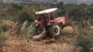 Tarlasını Temizlerken Traktör Altında Kaldı