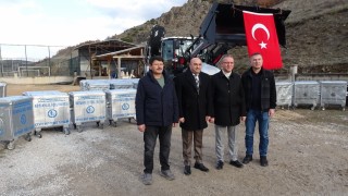 Tavşanlı ilçesine konteynerler ve yeni kepçe teslim edildi