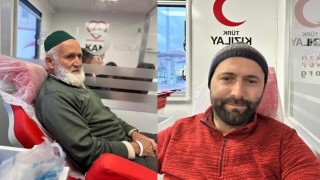 Tavşanlıda baba oğul kan bağışladı