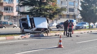 Tavşanlıda tır ile otomobil çarpıştı: 3 yaralı
