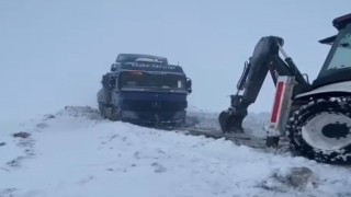 Tekirdağda karda mahsur kalan araçlar kurtarıldı