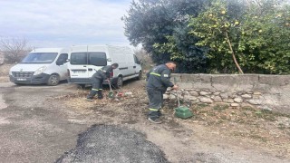 Temizlik işçileri ellerinde süpürgeleriyle sosyal medya akımına ayak uydurdu
