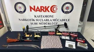 Ticari taksi ile ayakkabı kutusunda uyuşturucu taşıyan sanıklara ceza yağdı