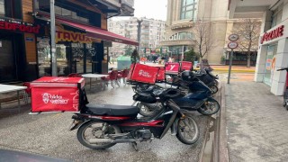 Trafiğe kapalı olmasına rağmen otopark gibi kullanılan sokakla ilgili hala çözüm üretilmedi
