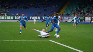 Trendyol Süper Lig: Çaykur Rizespor: 1 - Adana Demirspor: 0 (İlk yarı)