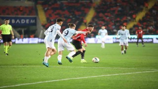 Trendyol Süper Lig: Gaziantep FK: 1 - Adana Demirspor: 0 (İlk yarı)
