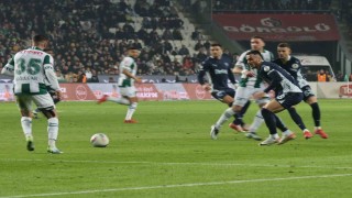 Trendyol Süper Lig: Konyaspor: 2 - Fenerbahçe: 2 (İlk yarı)