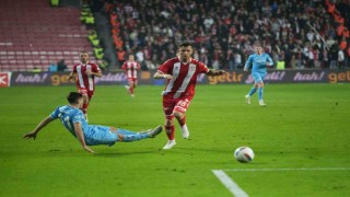 Trendyol Süper Lig: Samsunspor: 1 - Trabzonspor: 0 (İlk yarı)