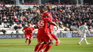 Trendyol Süper Lig: Sivasspor: 1 - Alanyaspor: 0 (İlk yarı)