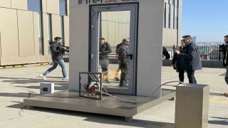 Türk firmasından ısıya dayanıklı cam kapı