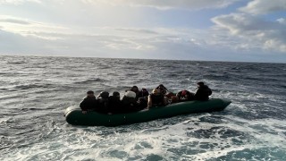 Türk karasularına geri itilen 27 düzensiz göçmen kurtarıldı