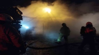 Tuzlada palet imalathanesinde yangın