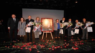 Uğur Mumcunun ismi Manisa Şehir Tiyatrosunda yaşayacak
