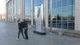 Uşakta uyuşturucu satıcısı tutuklandı