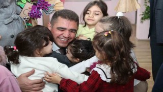 Vali Aslan çocuklarla yakından ilgilendi