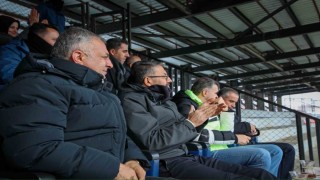 Vali Çelik tribünlerde Yüsekovasporu destekledi