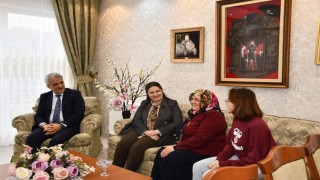 Vali Makastan şehit ailelerine ziyaret