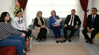 Vali Yılmaz’dan 2025’in İlk Bebeğine Ziyaret
