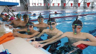 Van Gençlik ve Spor İl Müdürlüğünden öğrencilere karne hediyesi