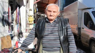 Vanın yardımsever tamircisi: Çöpten ayakkabı toplayıp ihtiyaç sahiplerine veriyor
